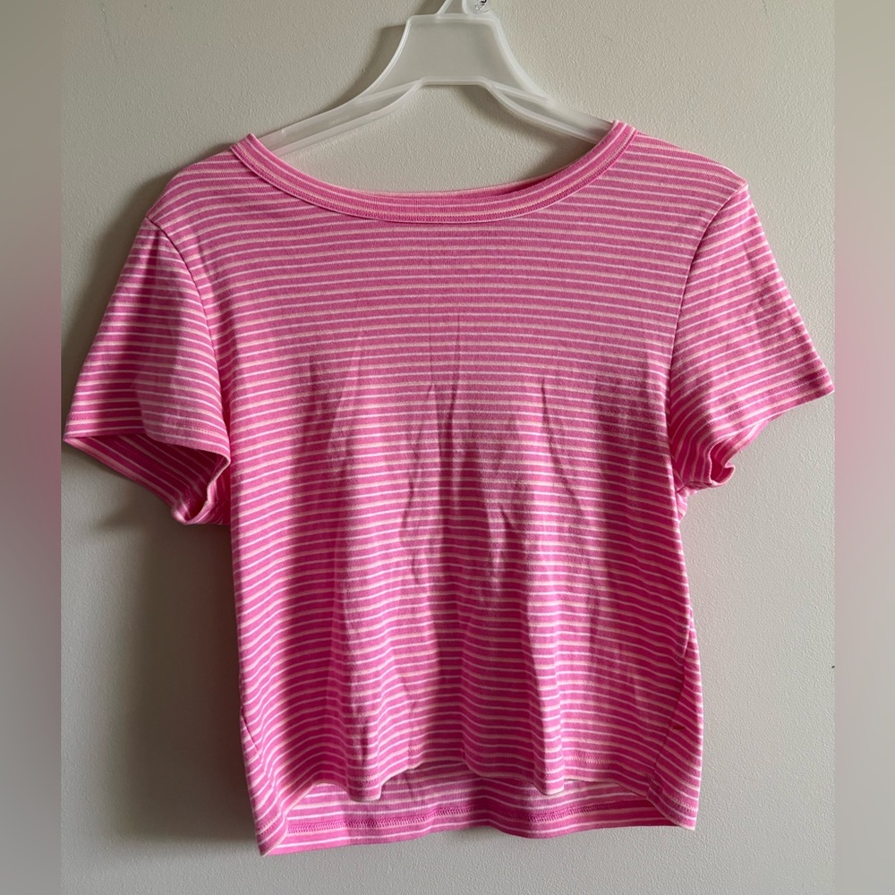 AMERICAN EAGLE HOT PINK AND WHITE STRIPED T SHIRT (slightly cropped)